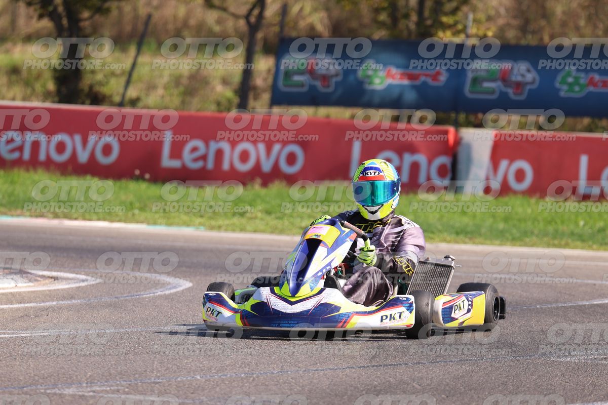GOKART PKT - YELLOW BLU HELMET · JD9A4809