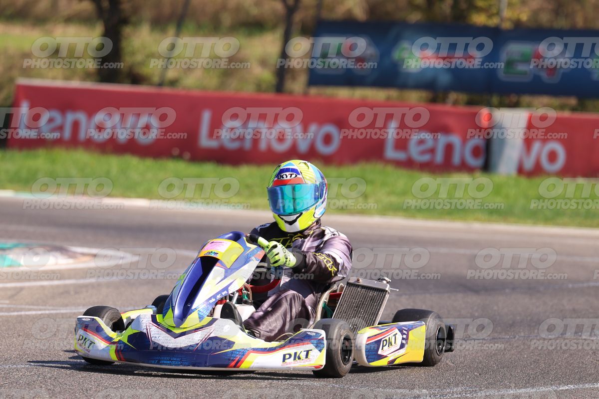 GOKART PKT - YELLOW BLU HELMET · JD9A4811