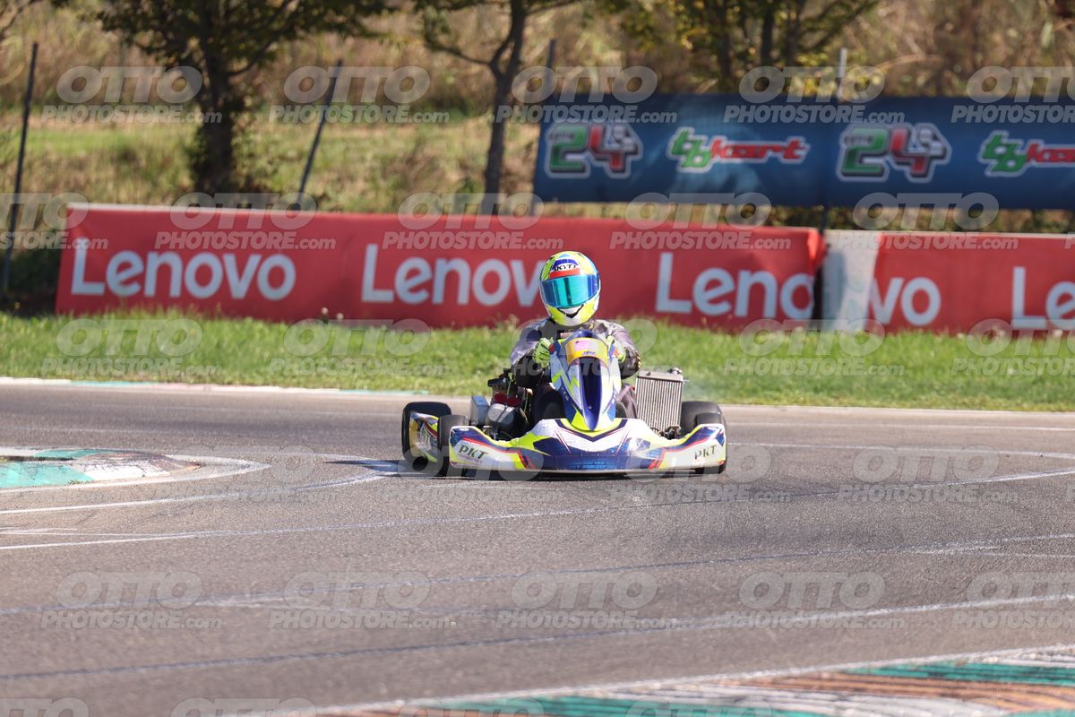 GOKART PKT - YELLOW BLU HELMET · JD9A4863