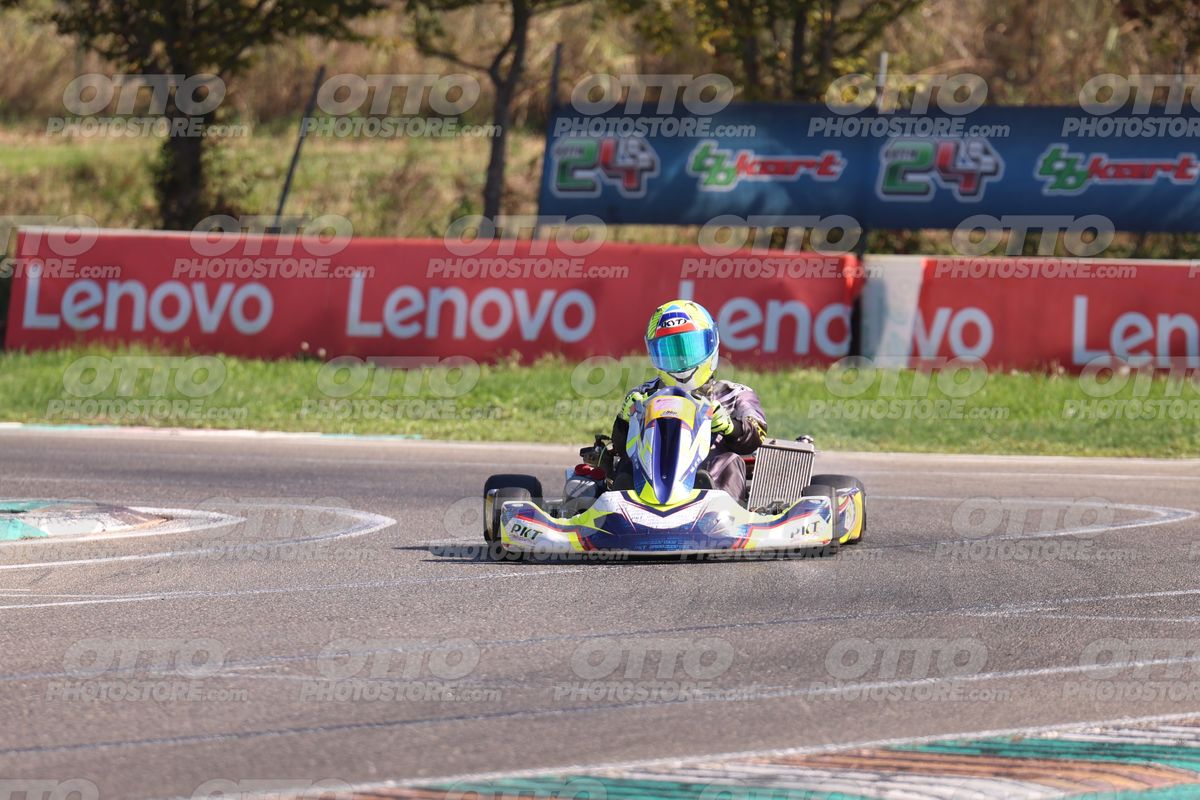 GOKART PKT - YELLOW BLU HELMET · JD9A4864