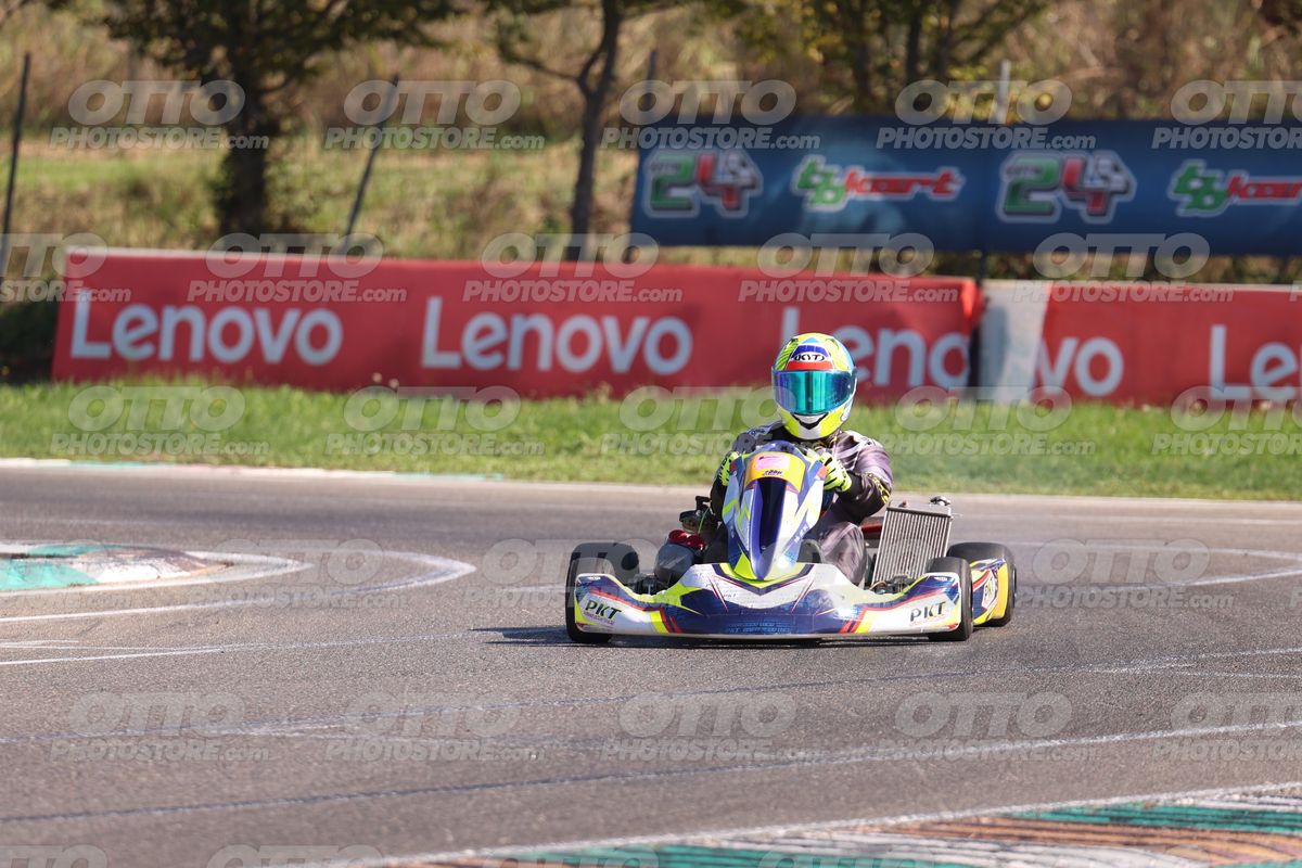 GOKART PKT - YELLOW BLU HELMET · JD9A4865
