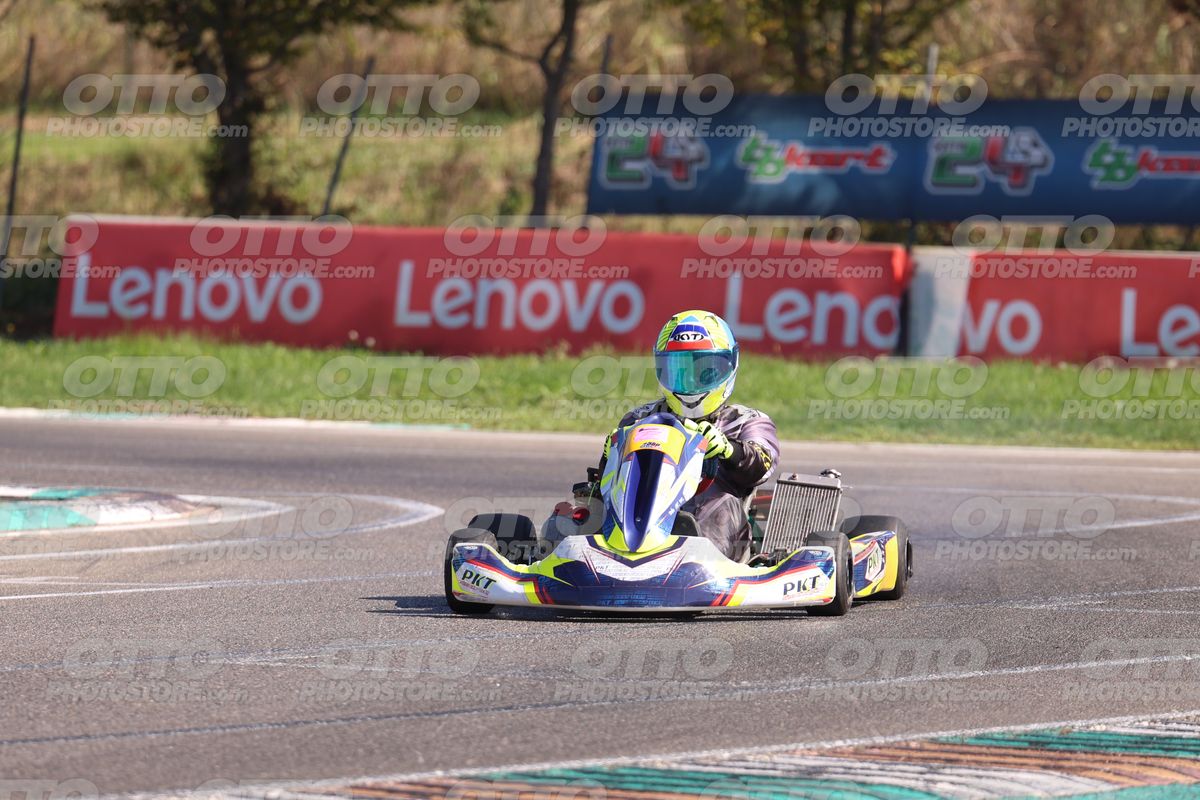 GOKART PKT - YELLOW BLU HELMET · JD9A4866