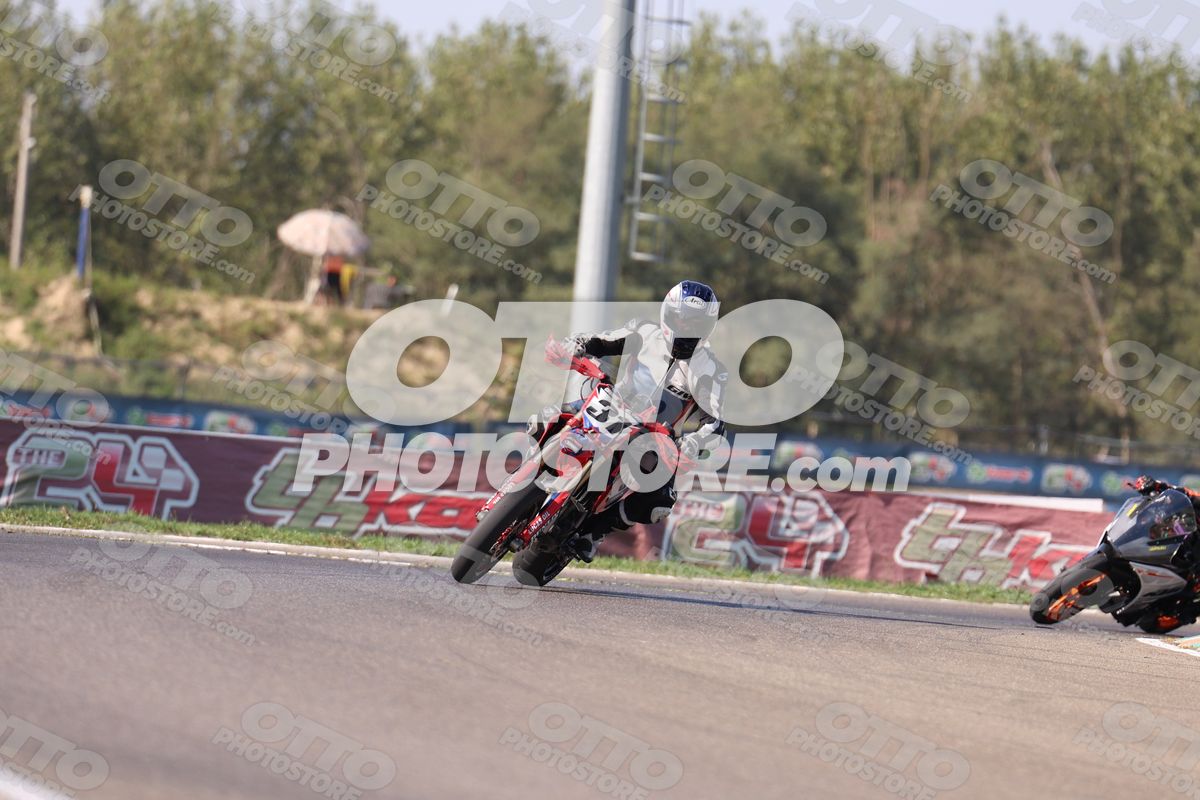 SUPERMOTO 31 · JD9A4938