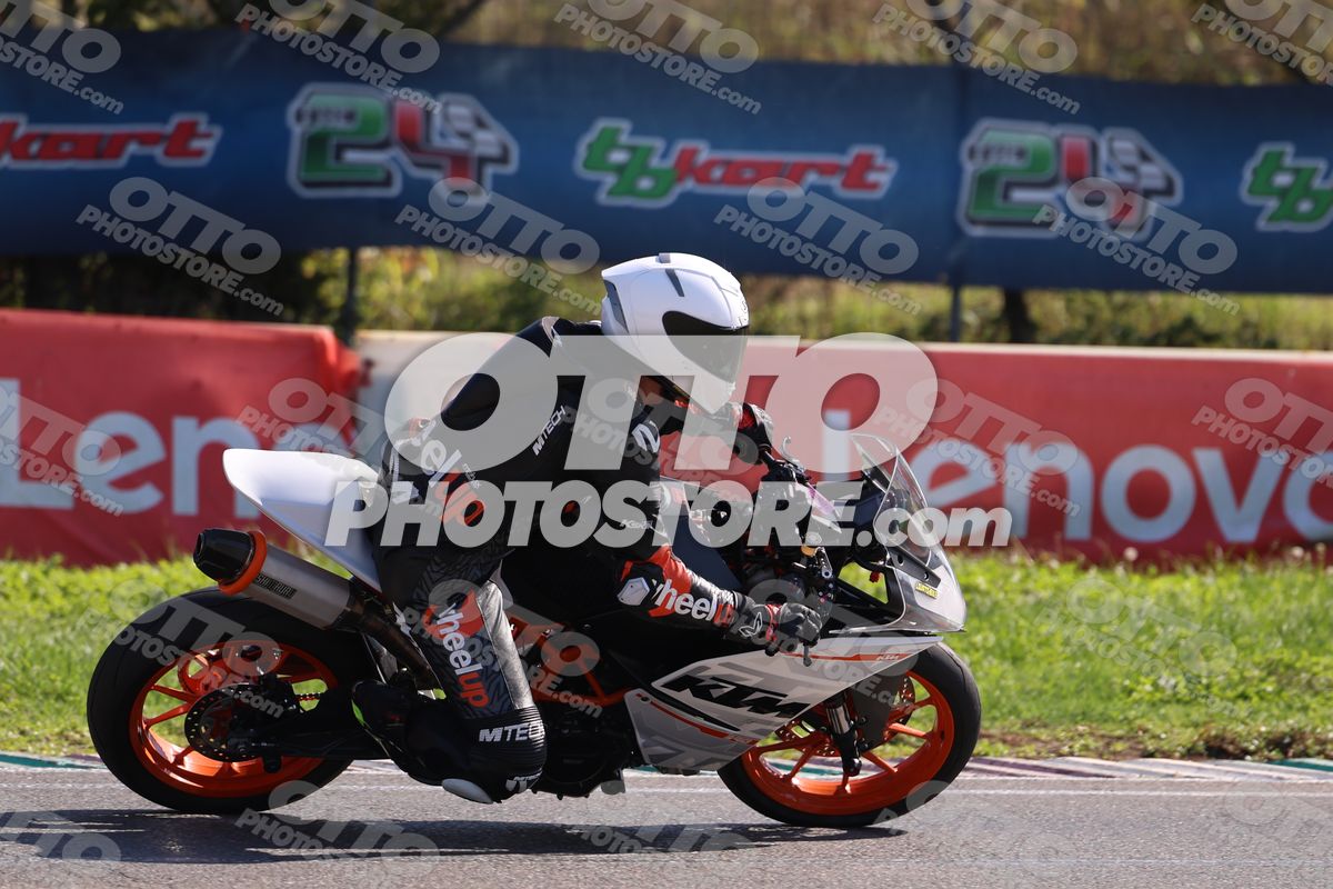 SUPERMOTO ktm stradale · JD9A4963