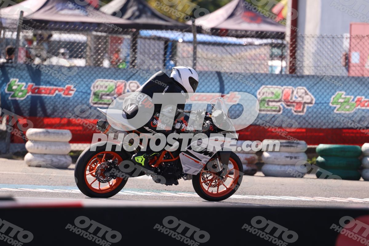 SUPERMOTO ktm stradale · JD9A4967