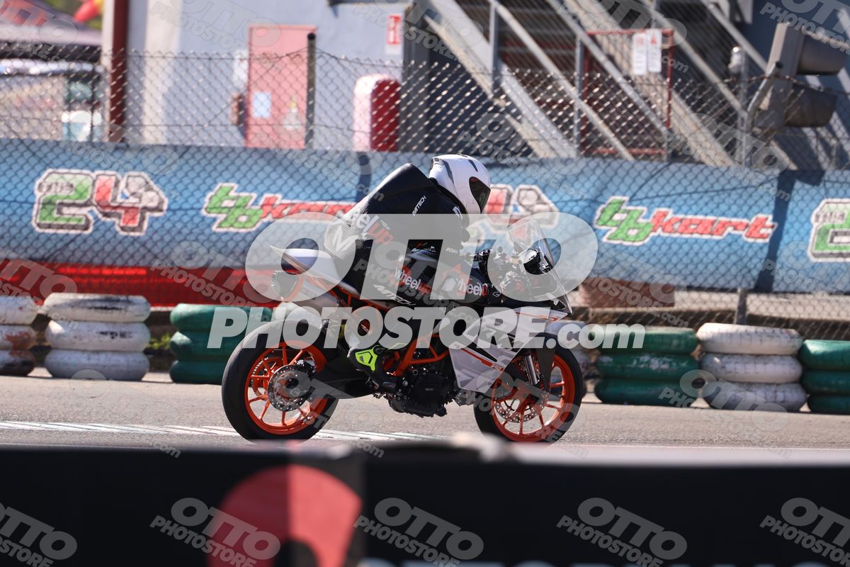 SUPERMOTO ktm stradale · JD9A4968
