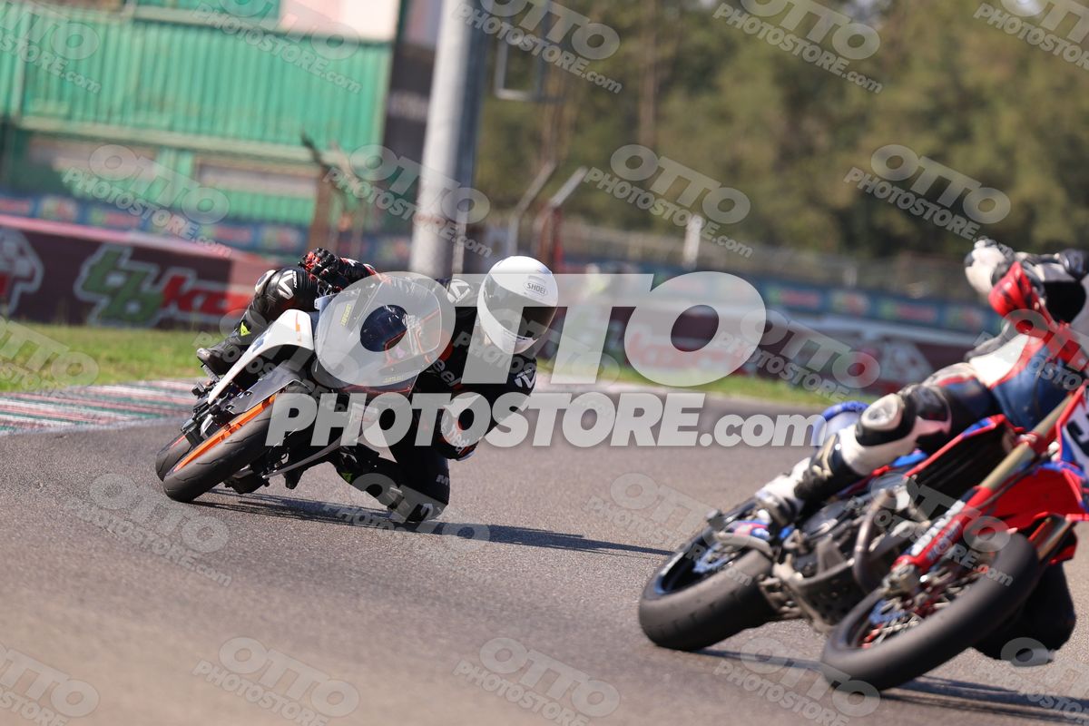 SUPERMOTO ktm stradale · JD9A4983