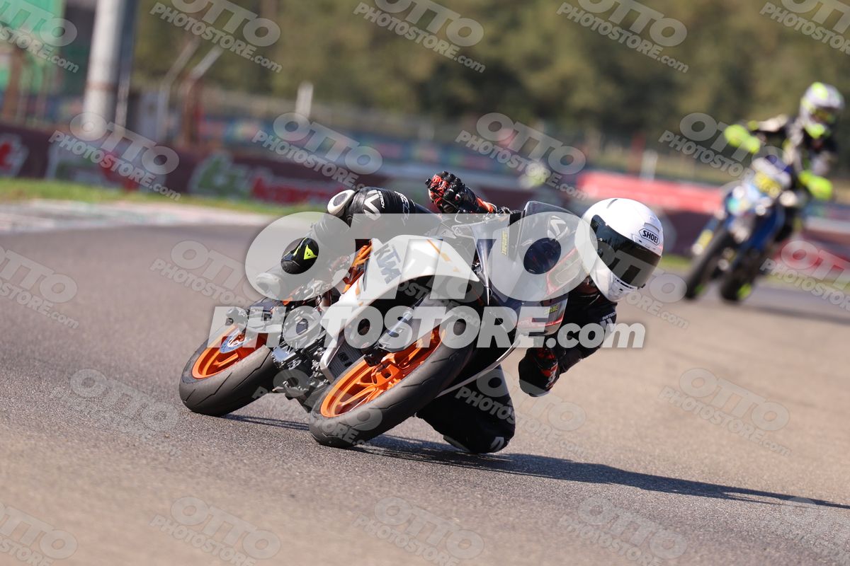 SUPERMOTO ktm stradale · JD9A4986