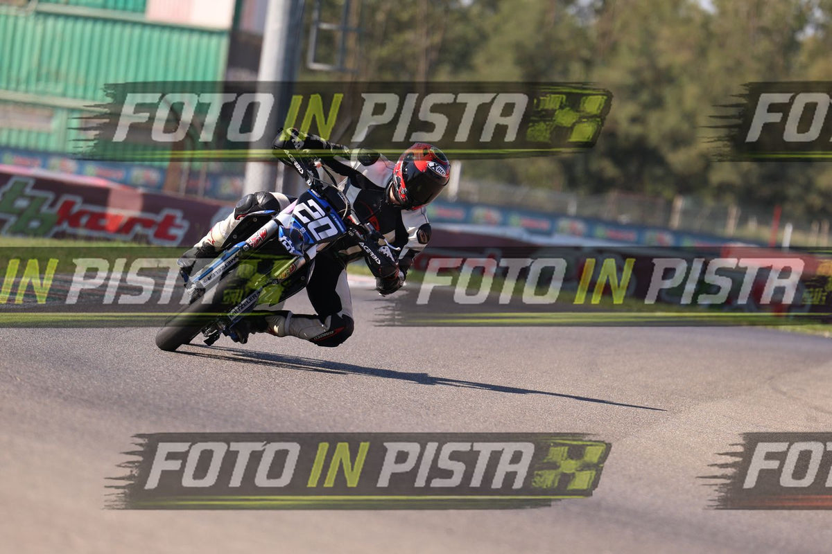 SUPERMOTO 20 · JD9A5009