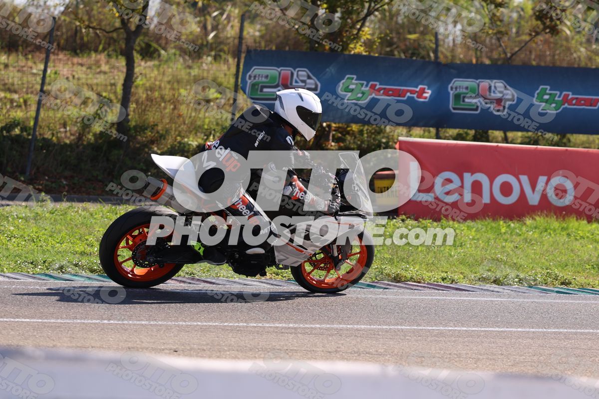 SUPERMOTO ktm stradale · JD9A5021