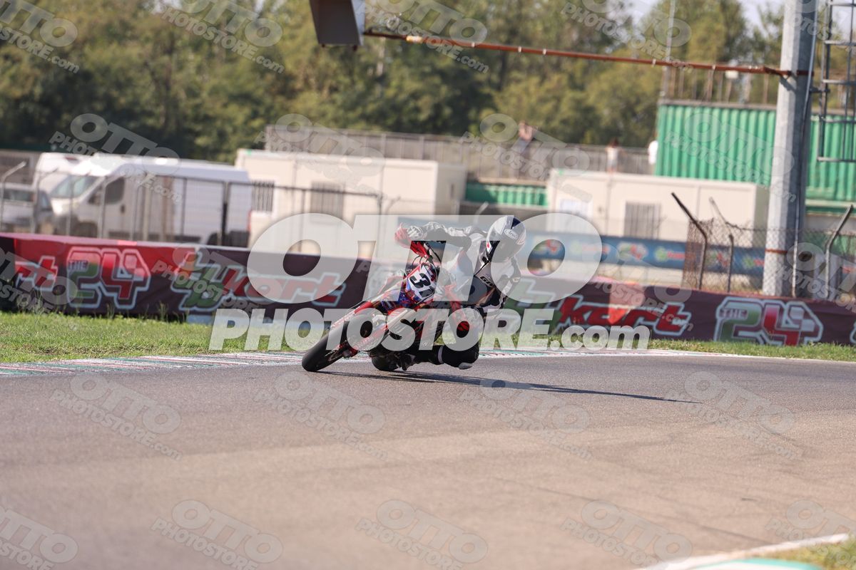 SUPERMOTO 31 · JD9A5033