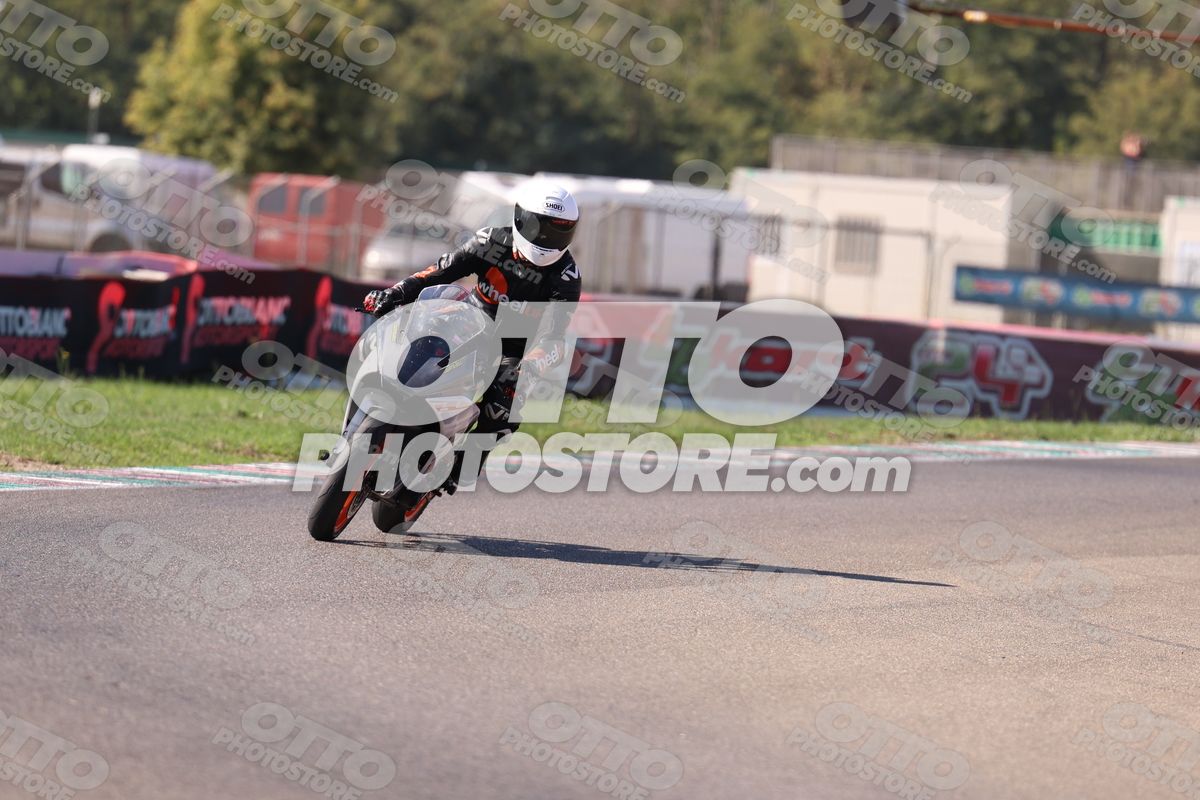SUPERMOTO ktm stradale · JD9A5040