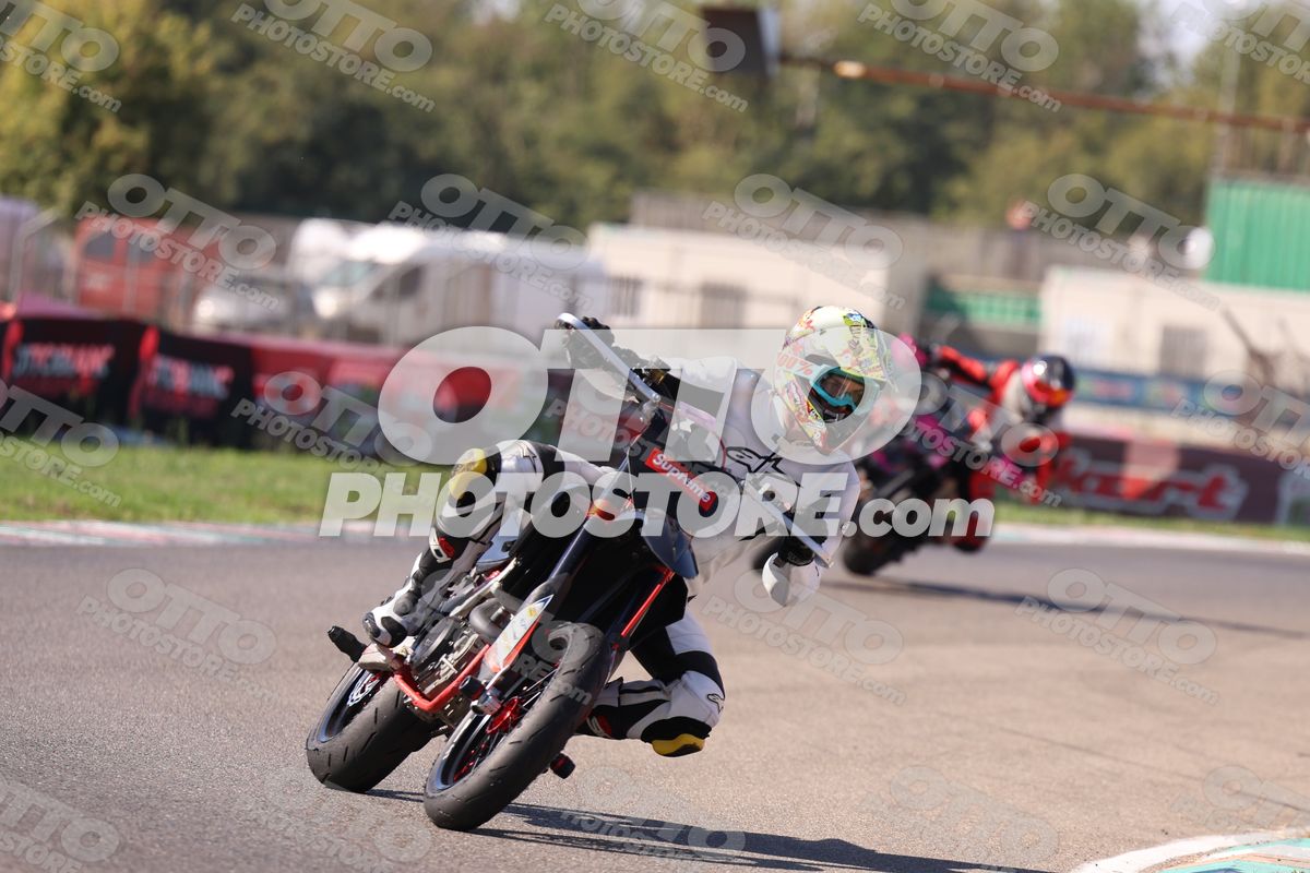 SUPERMOTO SUPREME - WHITE SUITE · JD9A5050