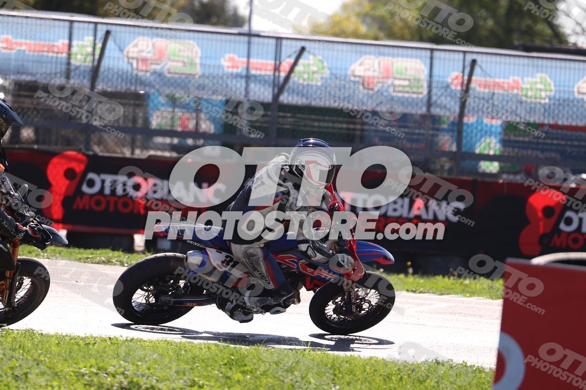 SUPERMOTO 31 · JD9A5077