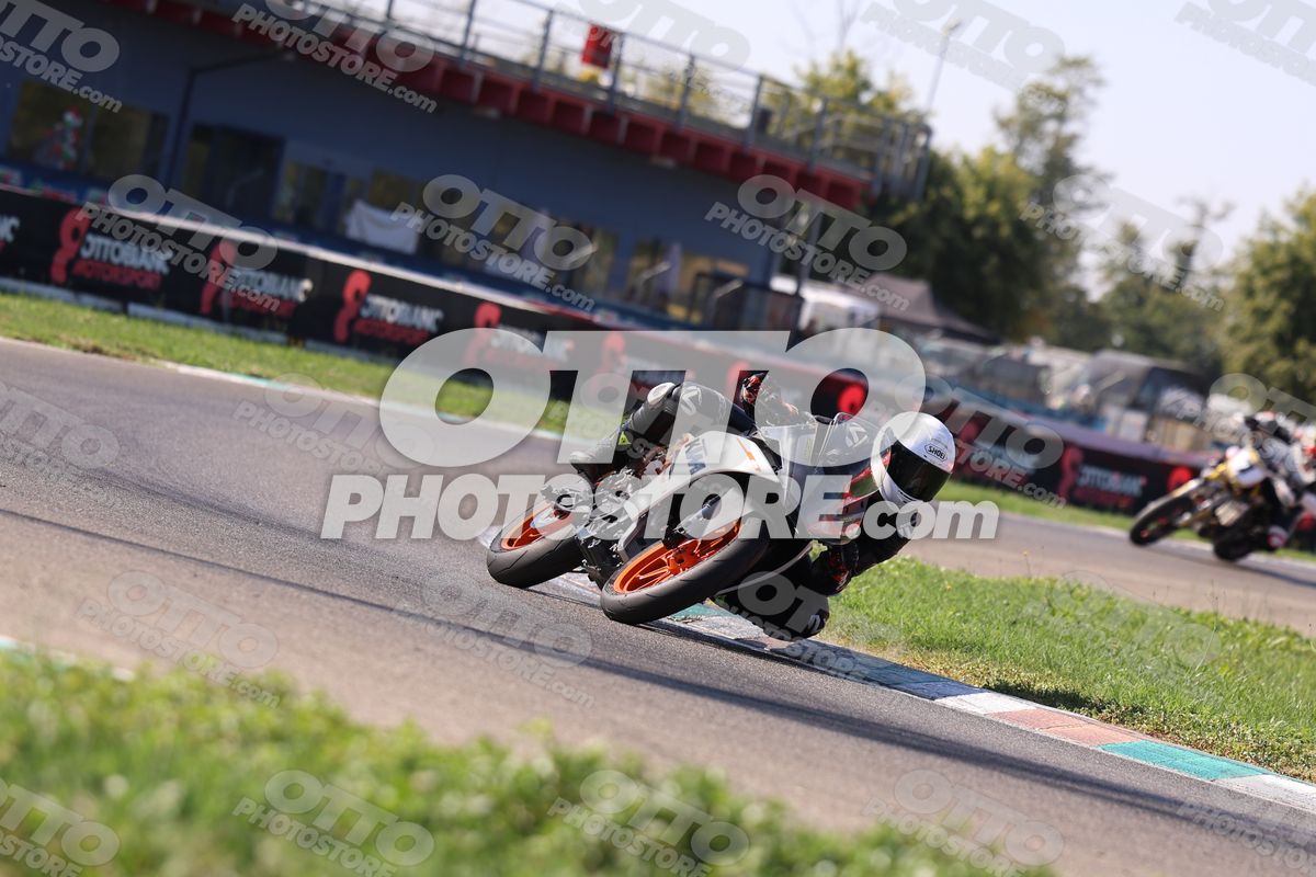 SUPERMOTO ktm stradale · JD9A5093