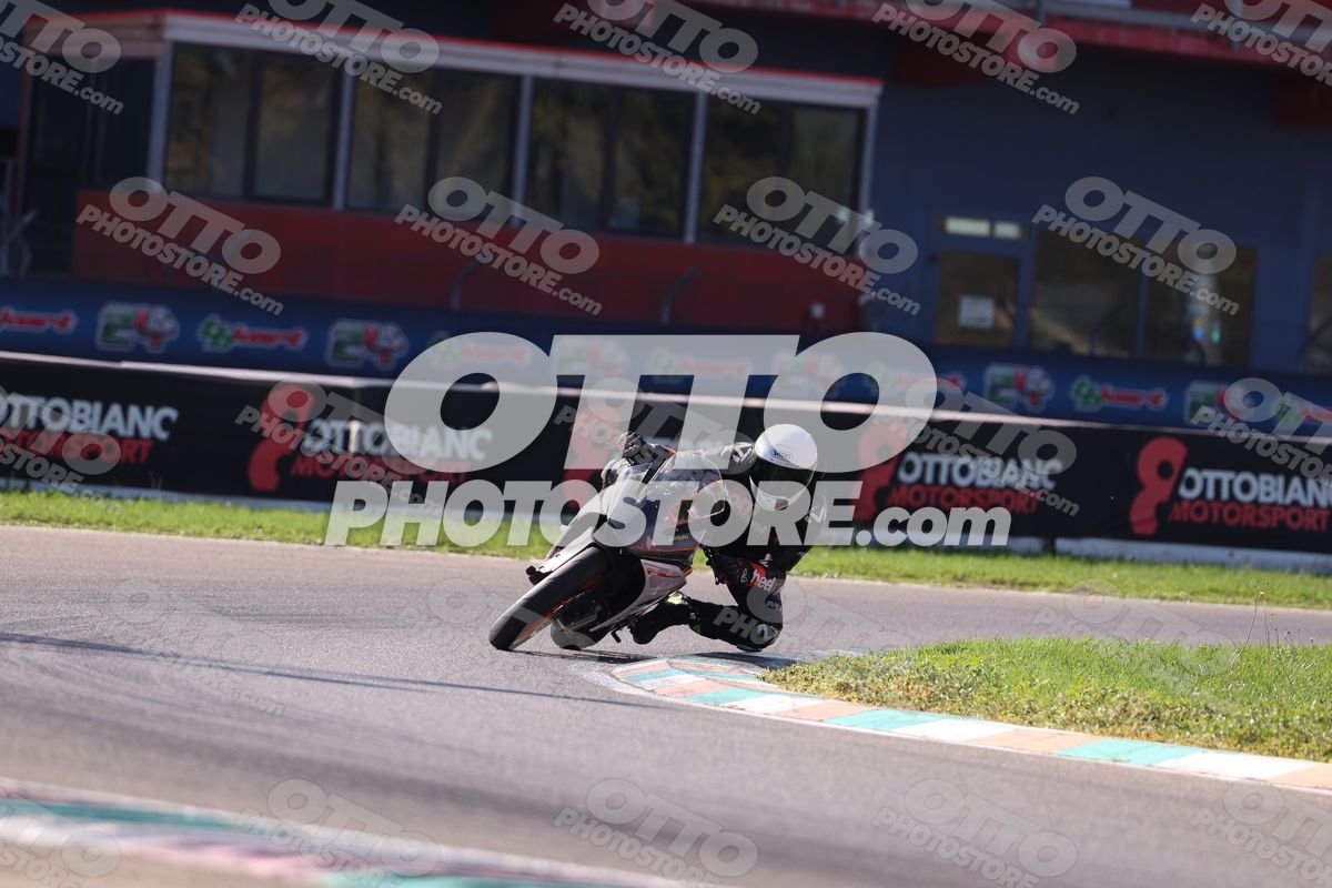 SUPERMOTO ktm stradale · JD9A5142