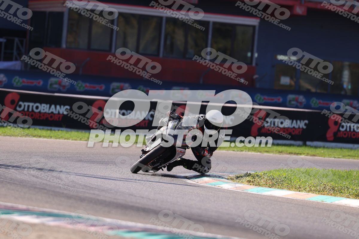SUPERMOTO ktm stradale · JD9A5143