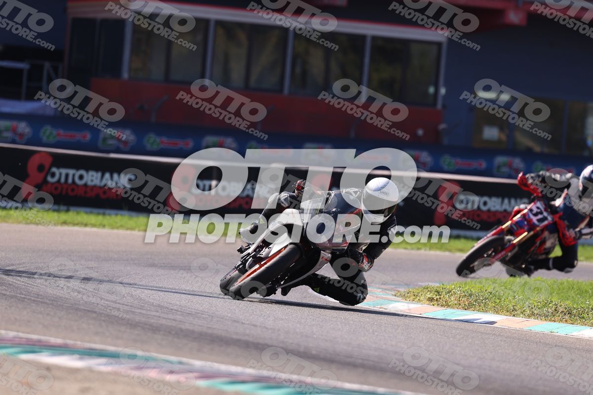 SUPERMOTO ktm stradale · JD9A5145