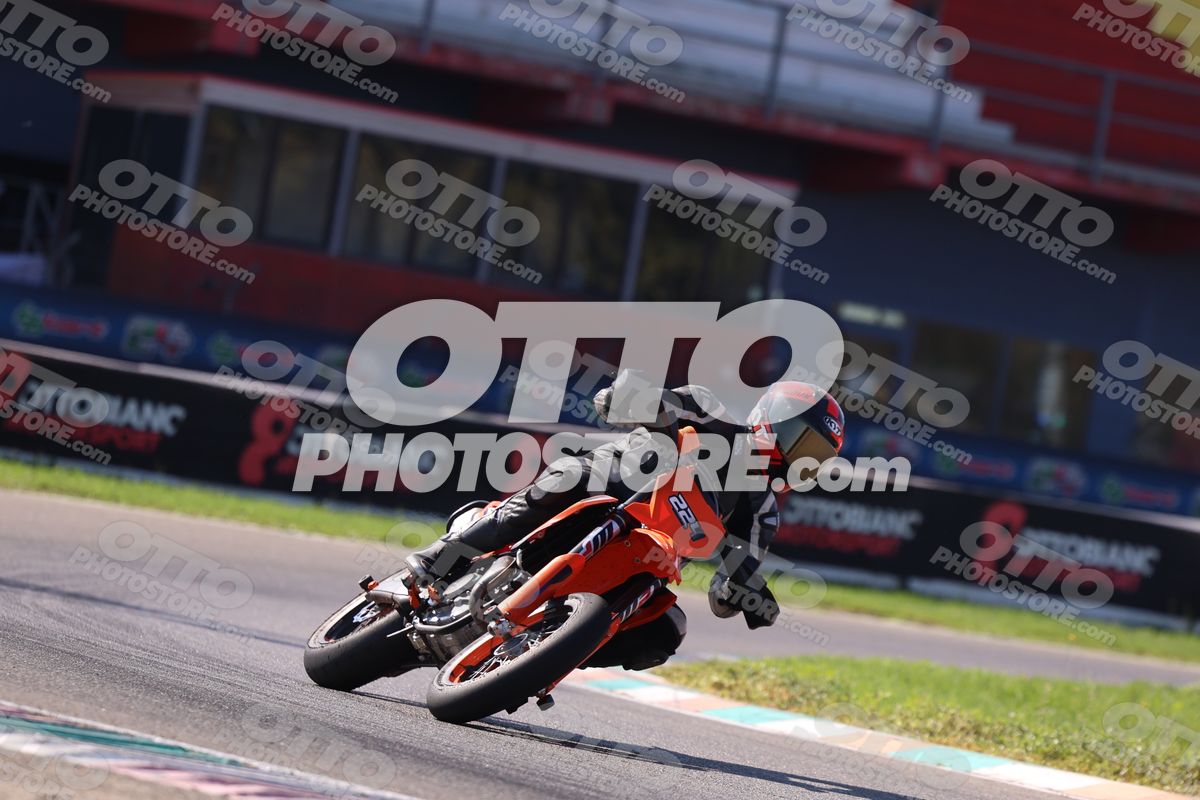 SUPERMOTO 224 · JD9A5200