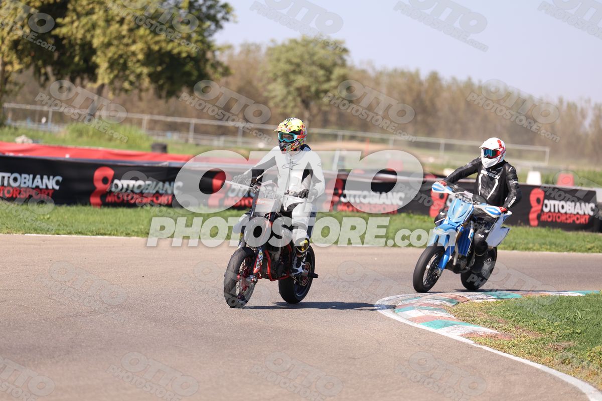 SUPERMOTO SUPREME - WHITE SUITE · JD9A5239