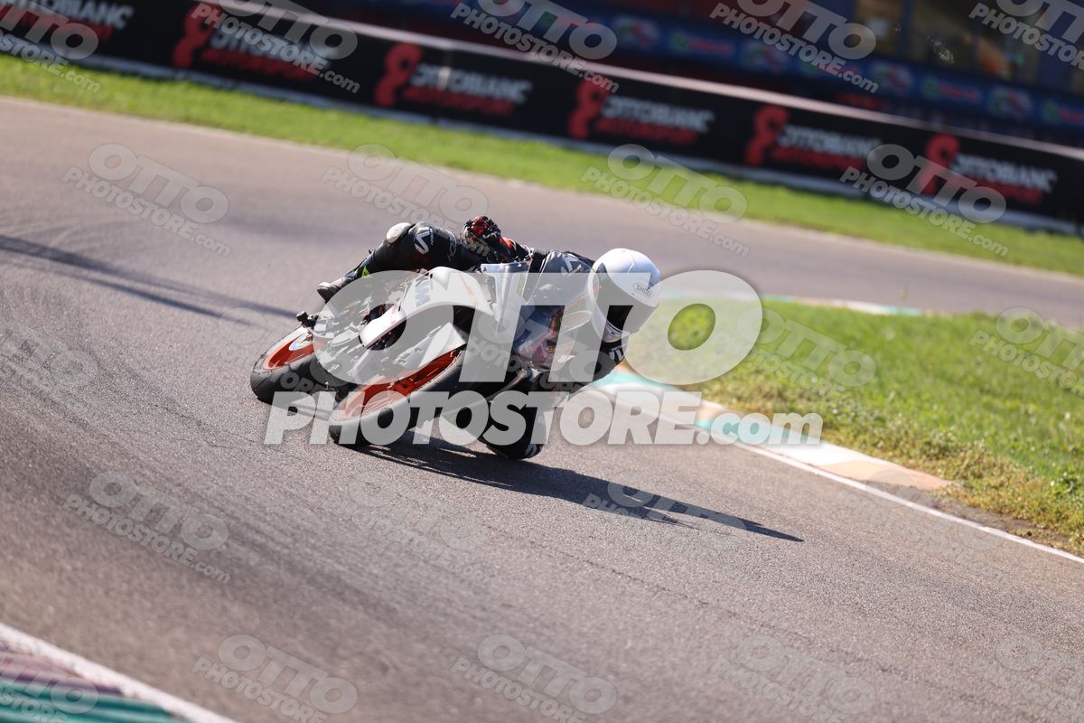 SUPERMOTO ktm stradale · JD9A5248