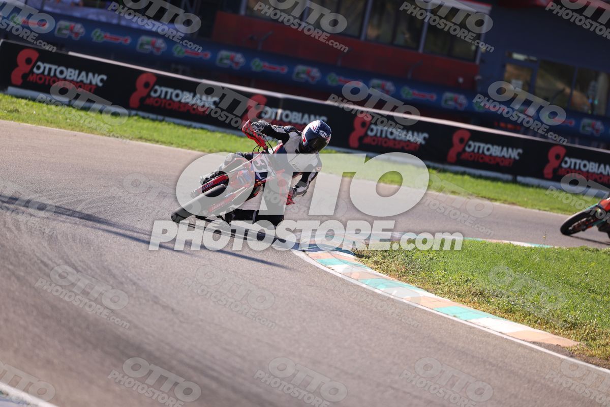 SUPERMOTO 31 · JD9A5251