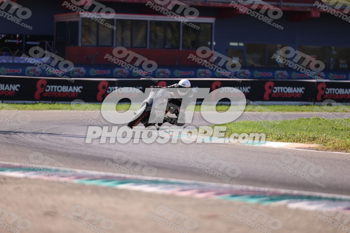 SUPERMOTO ktm stradale · JD9A5293