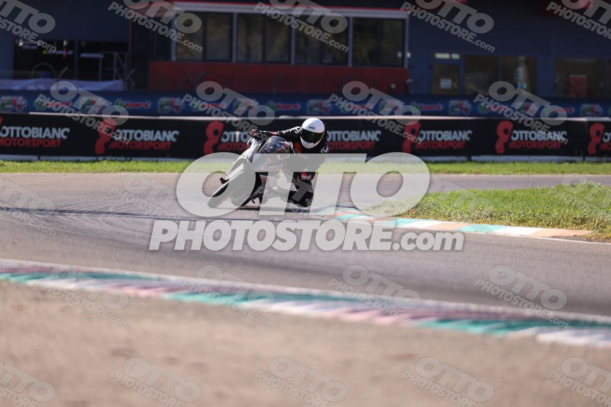 SUPERMOTO ktm stradale · JD9A5294