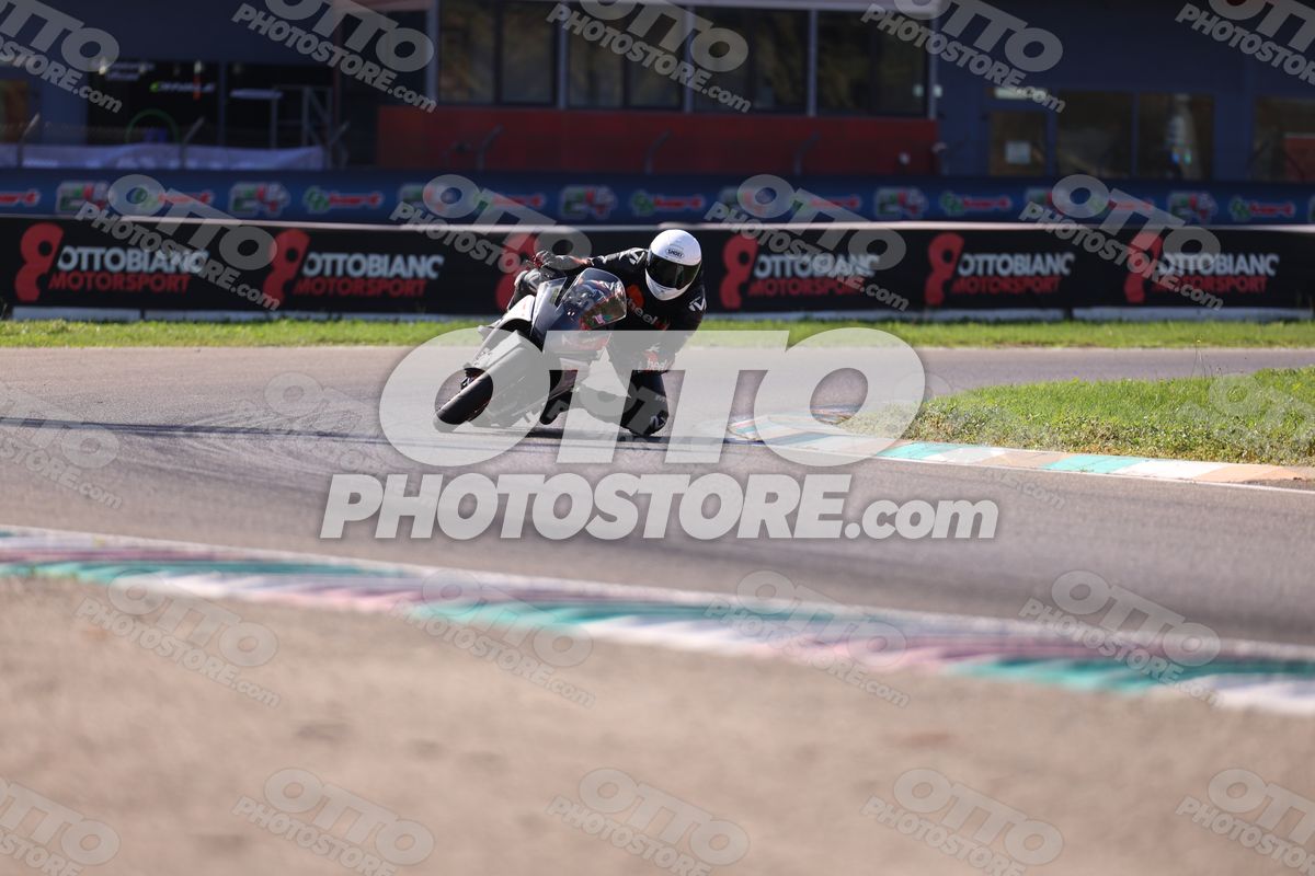 SUPERMOTO ktm stradale · JD9A5295
