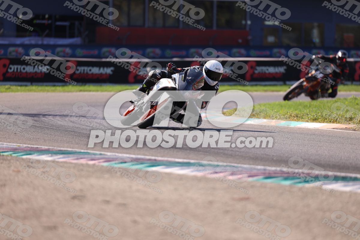 SUPERMOTO ktm stradale · JD9A5298
