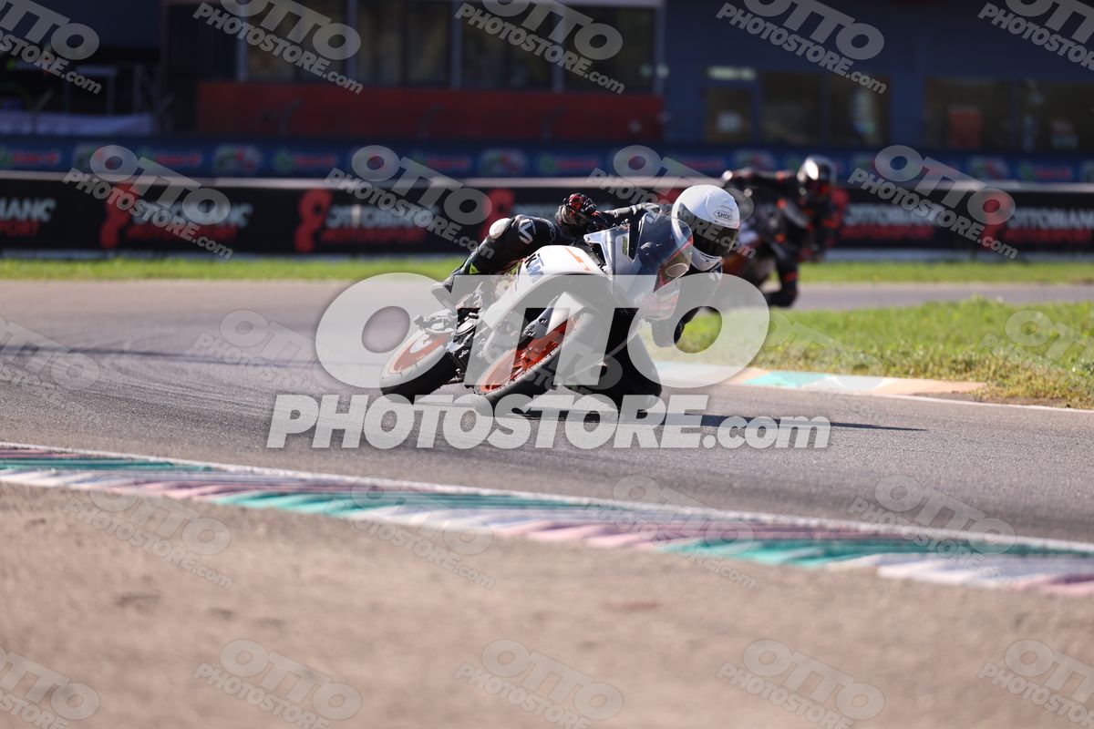 SUPERMOTO ktm stradale · JD9A5299