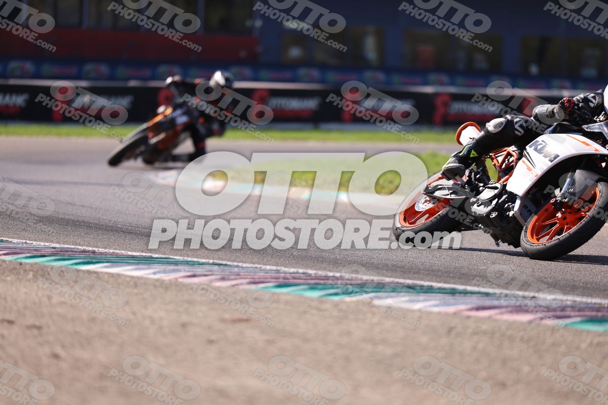 SUPERMOTO ktm stradale · JD9A5301