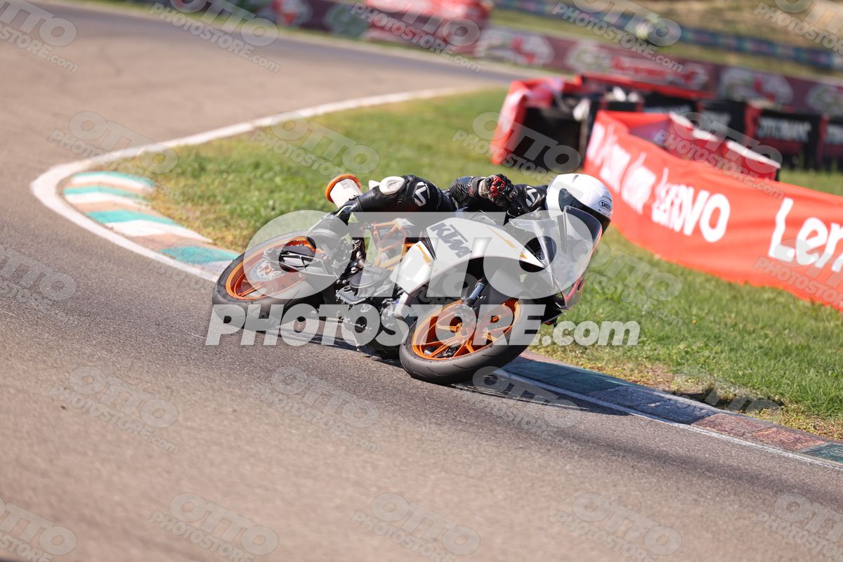 SUPERMOTO ktm stradale · JD9A5381
