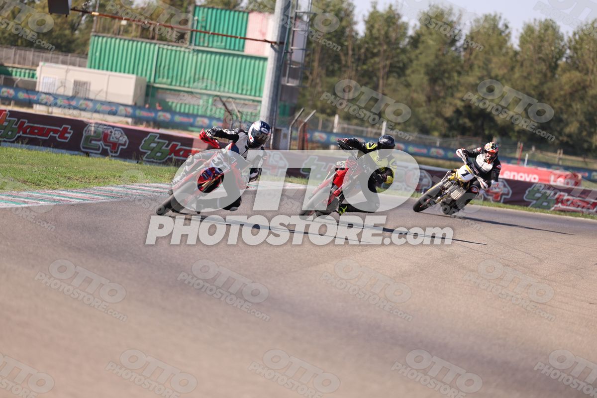 SUPERMOTO 31 · JD9A5392