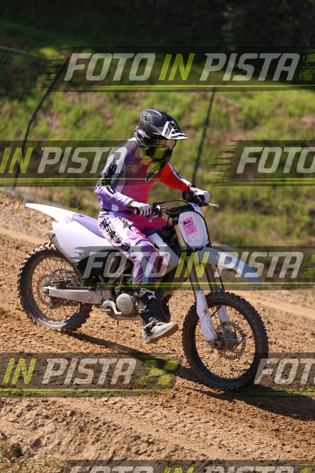 YZ - white - pink aplinestar suite · JD9A5911